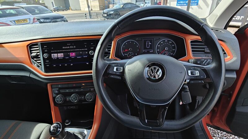 VOLKSWAGEN T-ROC