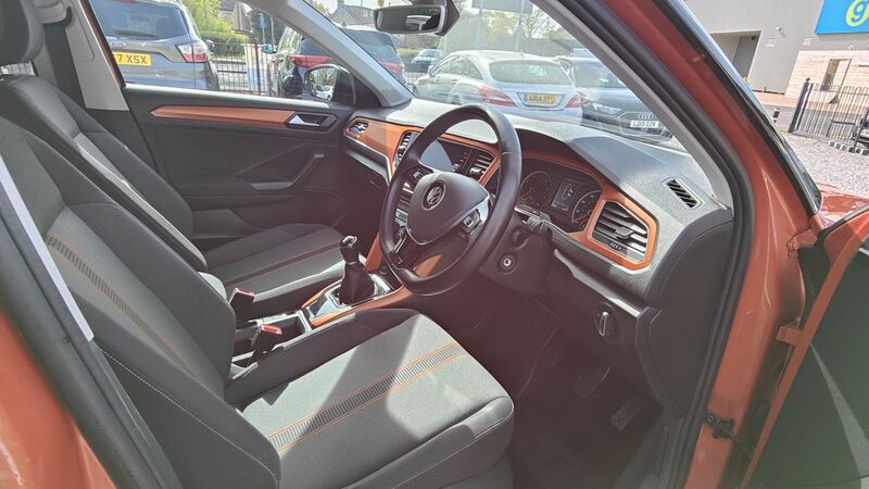 VOLKSWAGEN T-ROC