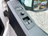 VOLKSWAGEN TRANSPORTER SHUTTLE