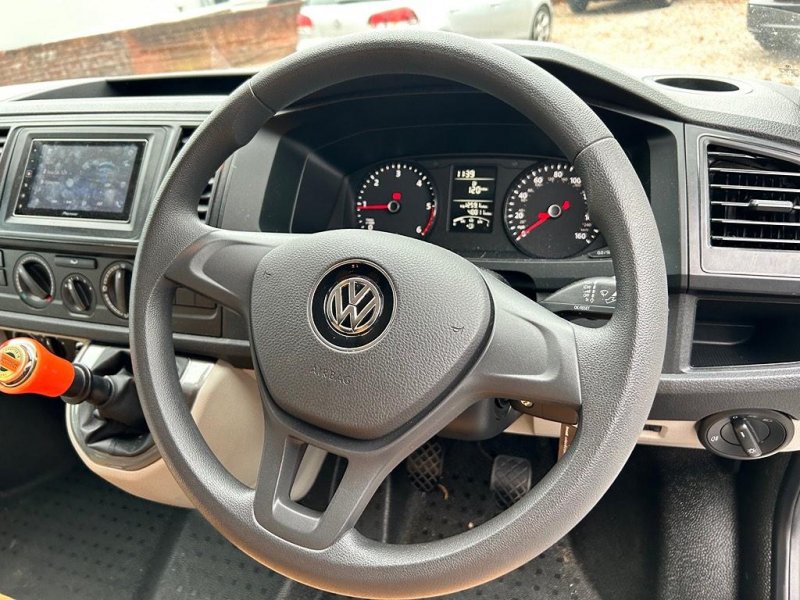 VOLKSWAGEN TRANSPORTER SHUTTLE