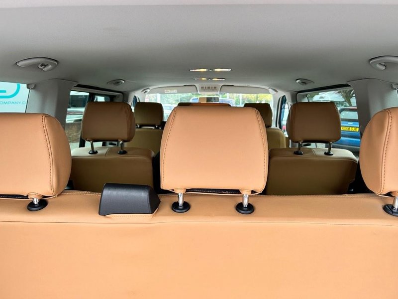 VOLKSWAGEN TRANSPORTER SHUTTLE