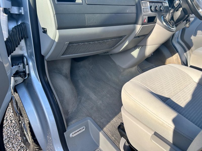 VOLKSWAGEN CARAVELLE